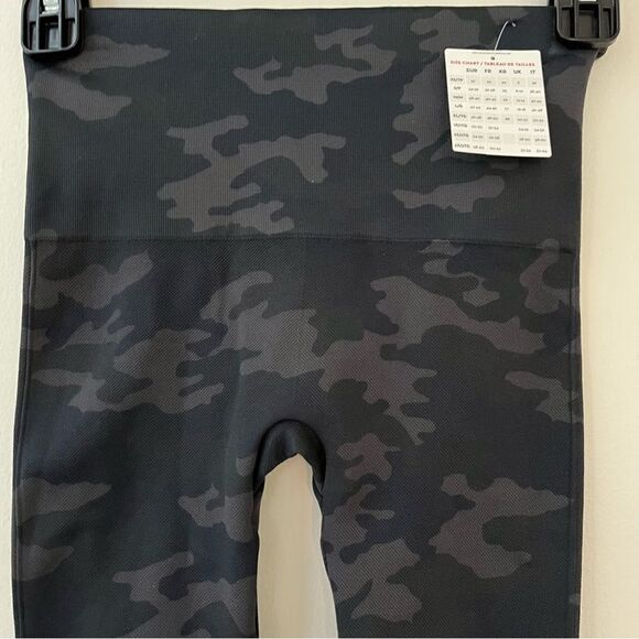 Womens Spanx Look at me Now Seamless Leggings in gray camo, size XS NWT - Picture 6 of 7